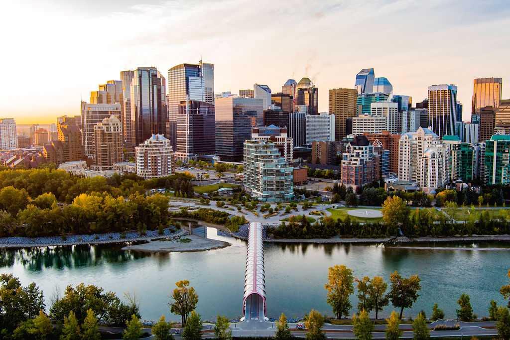 601, 738 1 Avenue SW