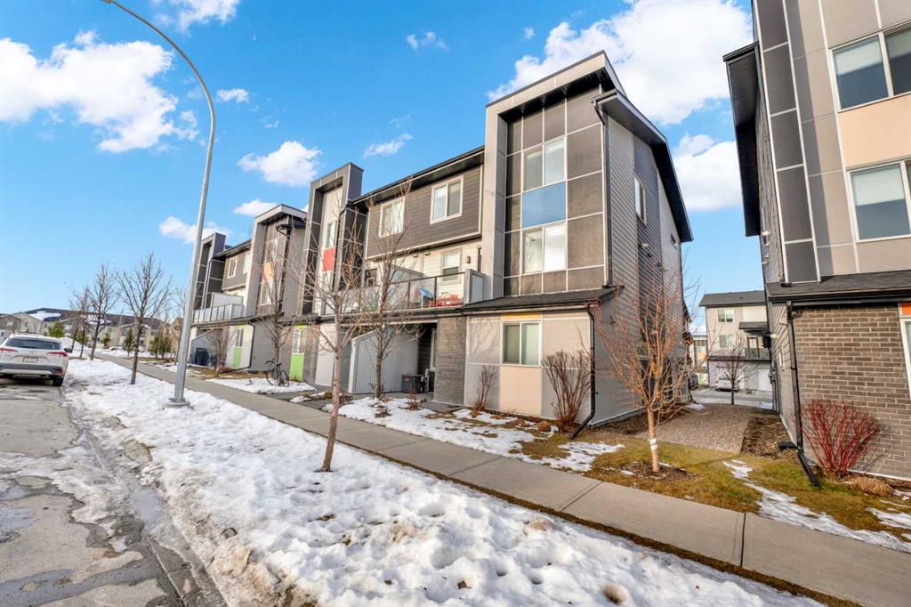202, 135 Redstone Walk NE