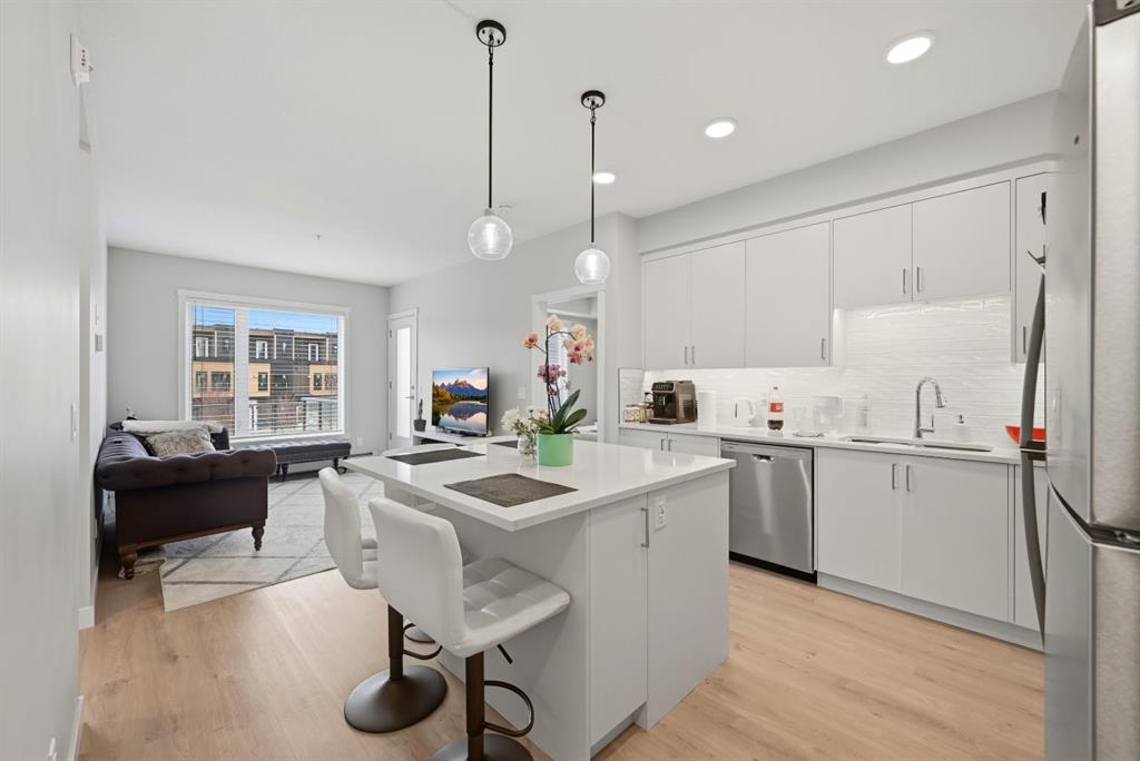 104, 660 Shawnee Square SW